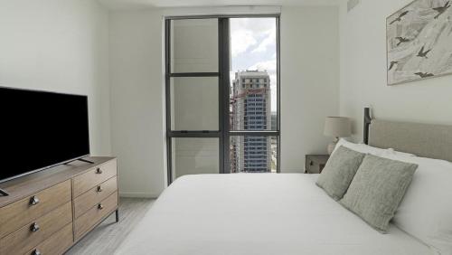 Gulta vai gultas numurā naktsmītnē Landing - Modern Apartment with Amazing Amenities (ID1401X723)