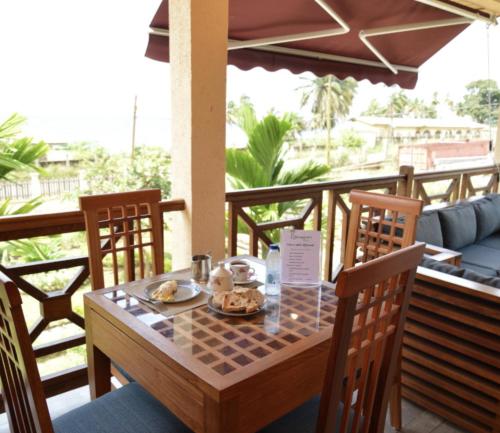 a table with a chess board on top of a balcony at BUNGALOW'S PLAZA KRIBI in Kribi