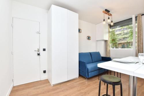 Modern 2BD apartment in Parc Belleville