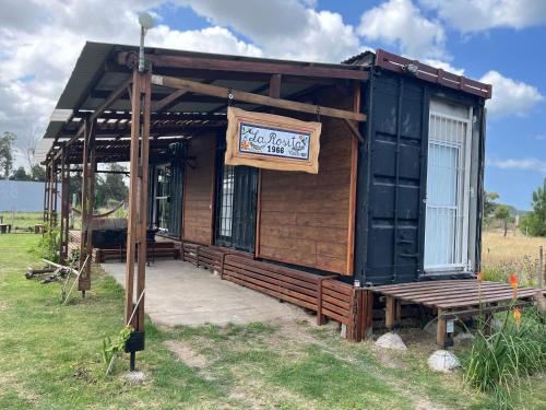 Το κτήριο όπου στεγάζεται  η παραθεριστική κατοικία