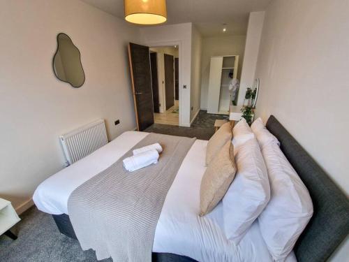 Postel nebo postele na pokoji v ubytování Liverpool Baltic Flat