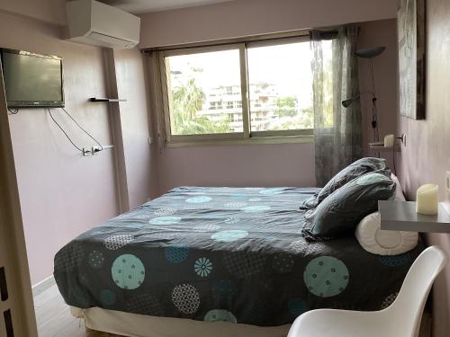 Posteľ alebo postele v izbe v ubytovaní Appartement 2 pièces meublés à Juan Les Pins