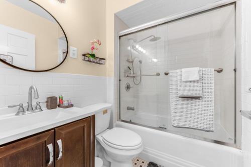 a bathroom with a toilet and a sink and a shower at Charming 2Bd in Brooklyn Heights in Brooklyn