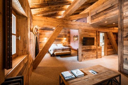 Кровать или кровати в номере Hôtel LA MOURRA