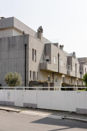 Το κτήριο όπου στεγάζεται  το διαμέρισμα
