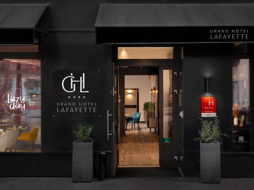 Sijil, anugerah, tanda atau dokumen lain yang dipamerkan di Grand Hotel Lafayette