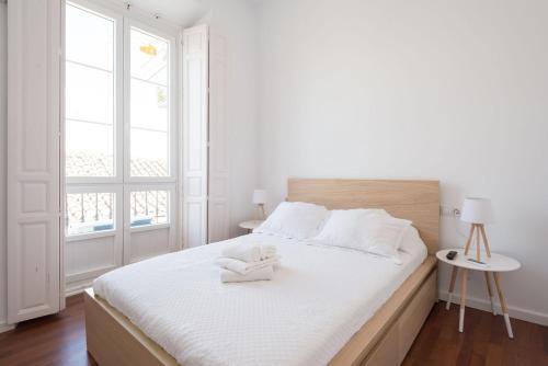 Un ou plusieurs lits dans un hébergement de l'établissement Sunny Málaga Apartments