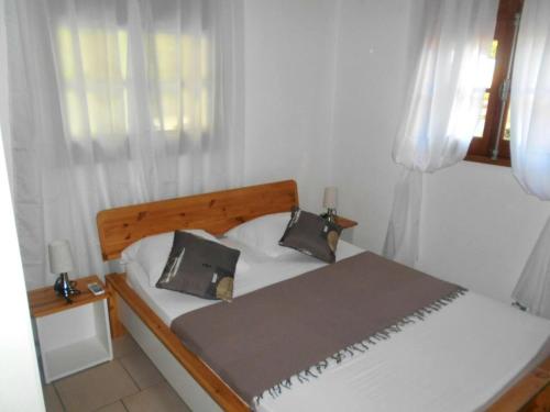 Posteľ alebo postele v izbe v ubytovaní Villa de 2 chambres a Deshaies a 400 m de la plage avec jacuzzi terrasse et wifi