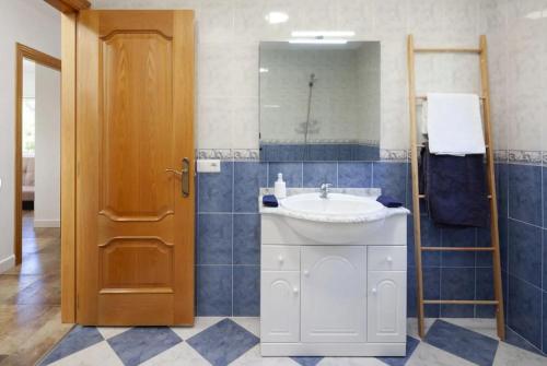 a bathroom with a sink and a mirror at Villa Carrillos, 365-rentals in Benamargosa