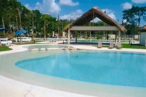 a large swimming pool with a gazebo at Exclusive building 6 people 3 cable televisions 3 swimming pools balcony, in Cancún
