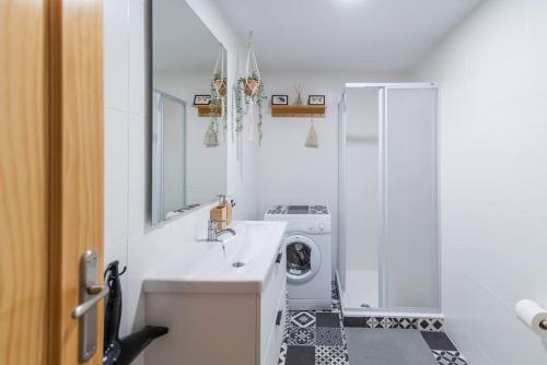 Cozy apartment close to the beach + free parking