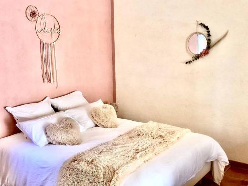 Villa d'une chambre avec piscine partagee terrasse et wifi a Roussillon