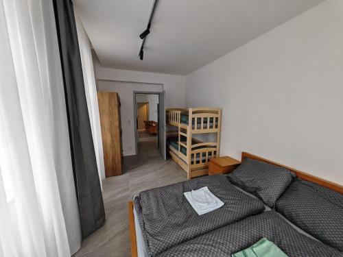 Ένα ή περισσότερα κρεβάτια σε δωμάτιο στο Apartmán Kluge Rudník