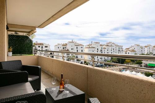 MARBELLA HOME RENTALS - Marina Banus, Puerto Banus, 2BR Luminous pool & parking