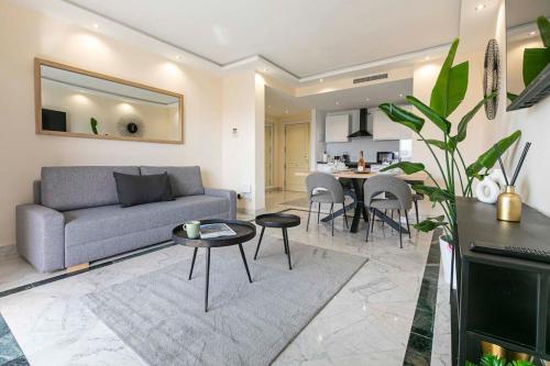 MARBELLA HOME RENTALS - Marina Banus, Puerto Banus, 2BR Luminous pool & parking
