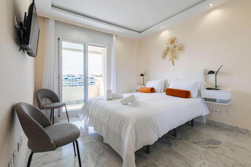 MARBELLA HOME RENTALS - Marina Banus, Puerto Banus, 2BR Luminous pool & parking