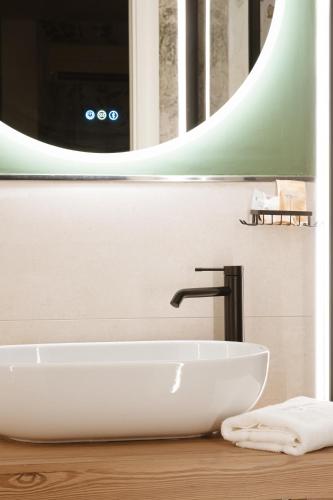 a bathroom with a white tub and a large mirror at ALBERGO DIFFUSO Dimora Rossi Charme B&B in Turi