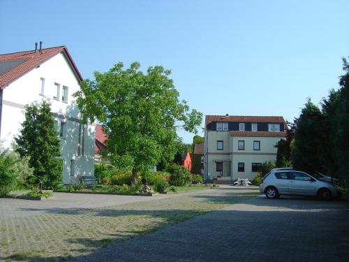 a car parked in a parking lot next to a building at Hotel Garni Kochstedt in Dessau