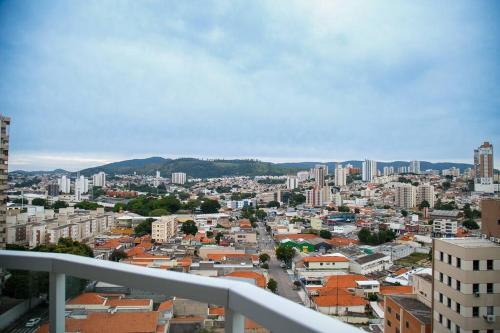 - Balcón con vistas a la ciudad en Duplex dos Sonhos com Jacuzzi com cama King Size en Jundiaí
