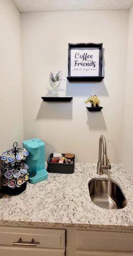 Una cocina o zona de cocina en Studio 409 - Accessible with Premium Wifi