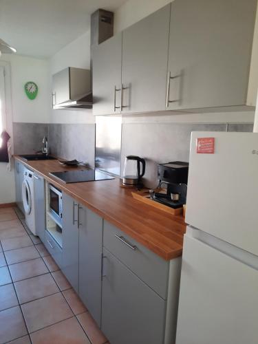 Photo de la galerie de l'établissement Grande chambre lumineuse chez l'habitant, à Aix-en-Provence