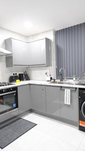 ETIHCITY - 3 Bedroom Semi - Free Parking near Etihad Stadium, Tourist attractions, Manchester City Centre, Transport and Motorway Links next to McDonald's - Sky n Netflix photo 37