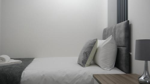 ETIHCITY - 3 Bedroom Semi - Free Parking near Etihad Stadium, Tourist attractions, Manchester City Centre, Transport and Motorway Links next to McDonald's - Sky n Netflix photo 25
