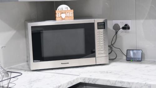 ETIHCITY - 3 Bedroom Semi - Free Parking near Etihad Stadium, Tourist attractions, Manchester City Centre, Transport and Motorway Links next to McDonald's - Sky n Netflix photo 32