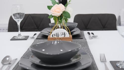 ETIHCITY - 3 Bedroom Semi - Free Parking near Etihad Stadium, Tourist attractions, Manchester City Centre, Transport and Motorway Links next to McDonald's - Sky n Netflix photo 28