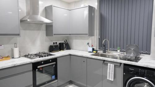 ETIHCITY - 3 Bedroom Semi - Free Parking near Etihad Stadium, Tourist attractions, Manchester City Centre, Transport and Motorway Links next to McDonald's - Sky n Netflix photo 36