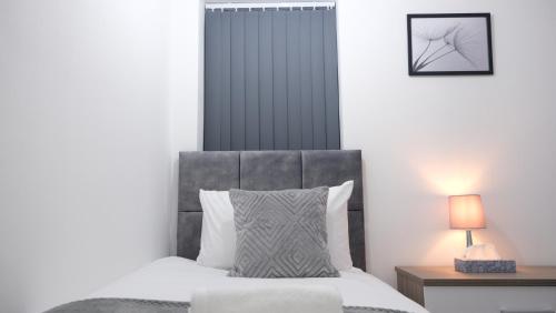 ETIHCITY - 3 Bedroom Semi - Free Parking near Etihad Stadium, Tourist attractions, Manchester City Centre, Transport and Motorway Links next to McDonald's - Sky n Netflix photo 38