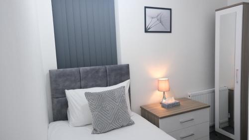 ETIHCITY - 3 Bedroom Semi - Free Parking near Etihad Stadium, Tourist attractions, Manchester City Centre, Transport and Motorway Links next to McDonald's - Sky n Netflix photo 45