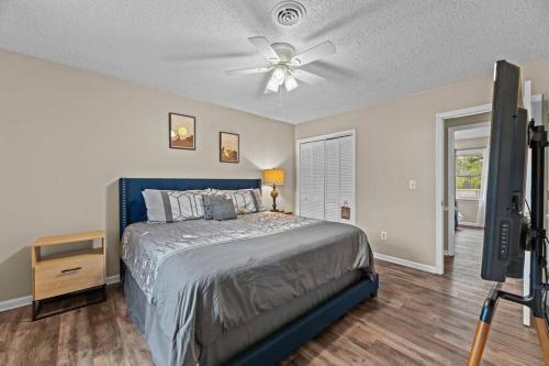 a bedroom with a bed and a ceiling fan at Semper Fi Serenity in Havelock