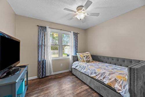 a bedroom with a bed and a ceiling fan at Semper Fi Serenity in Havelock
