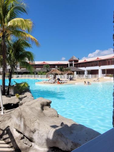 สระว่ายน้ำที่อยู่ใกล้ ๆ หรือใน Studio Bleu Sable