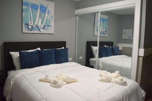 a bedroom with two beds with towels on them at Hotel Boutique Calizo vip in Fajardo