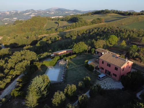an aerial view of a house in a field at Agriturismo Merlino - Natur pur in Pergola
