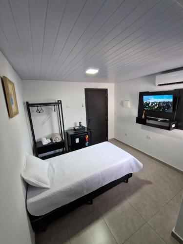 Postel nebo postele na pokoji v ubytování Condomínio Inn Studio