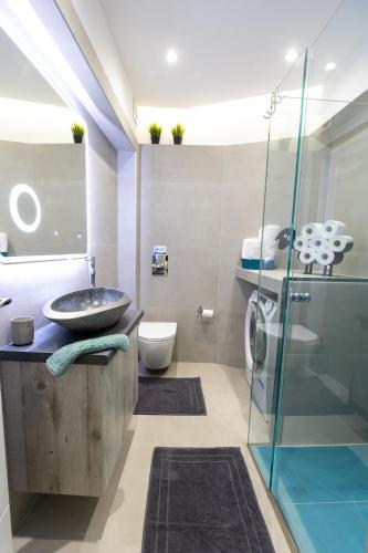 The Window Frame Studio - Easy Access to the Acropolis & Athens City Center