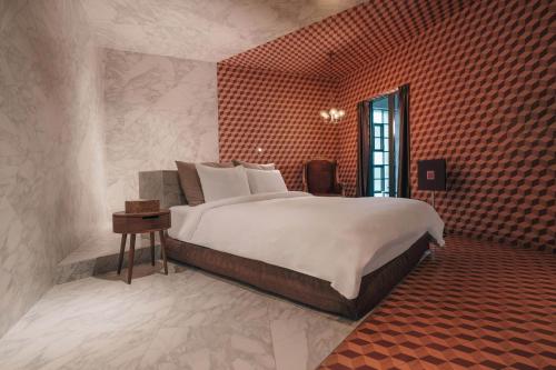 a bedroom with a large bed and a window at Gangnam Boutique Hotel Sohsul in Seoul