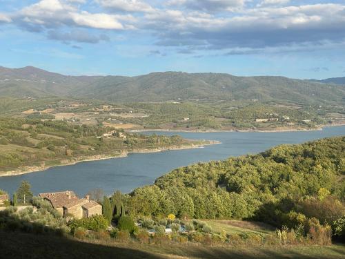a view of a river with mountains in the background at Bio Agriturismo Il Vigno in Caprese Michelangelo