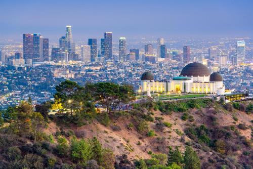 - Vistas a la ciudad desde lo alto de una colina en Hemingway by Luca - Free Parking, en Los Ángeles