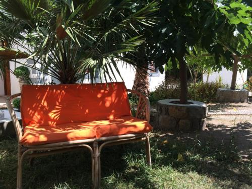 Κήπος έξω από το Patmos Villas