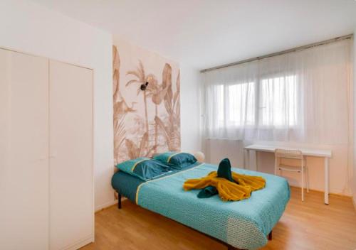 Łóżko lub łóżka w pokoju w obiekcie En HAUTEUR - proche PARIS