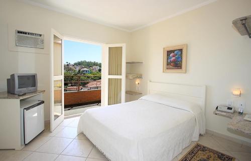 Un pat sau paturi într-o cameră la Hotel Portal das Aguas