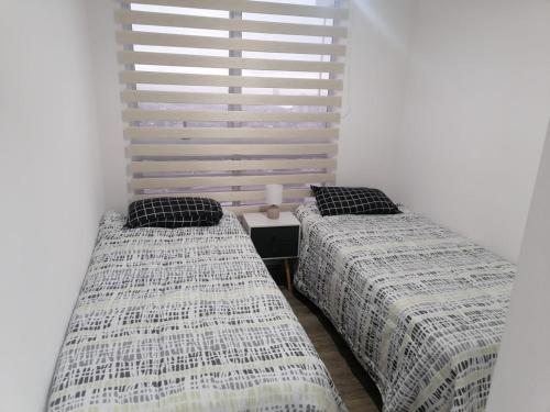 two beds sitting next to each other in a room at Relájate en Valparaíso y Viña del Mar in Viña del Mar