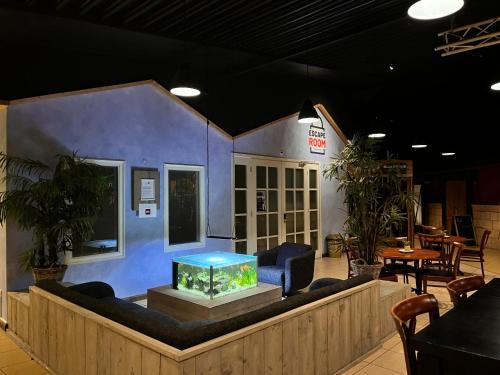 Bazén v ubytování Vakantiepunt 142 - Moderne vakantiewoning aan het water! nebo v jeho okolí