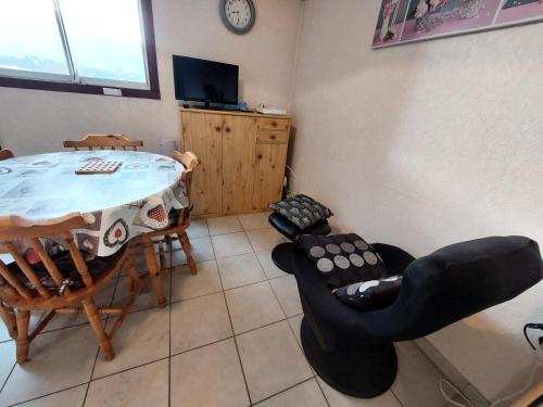 Photo de la galerie de l'établissement Résidence Le Chateau Durieux 1 - Belle vue pour ce petit hébergement très central ! MAE-7384, à Aix-les-Bains