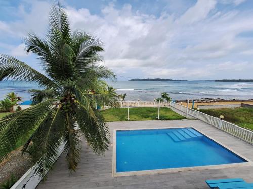 A piscina localizada em Paunch Beach Retreat ou nos arredores
