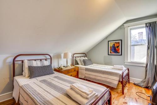 Postel nebo postele na pokoji v ubytování Spacious Home about 4 Blocks to Asbury Park Beach!